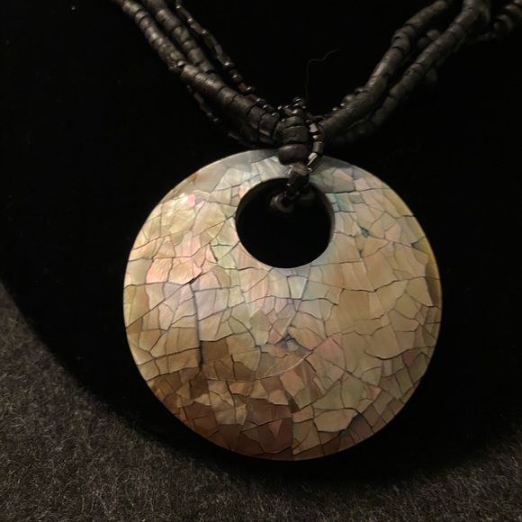 Mother of Pearl pendant black beaded necklace - Picture 2 of 4